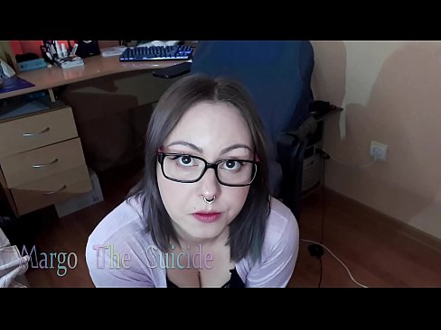 ❤️ Сэксуальная дзяўчына ў акулярах глыбока адсмоктвае фалаімітатар на камеру ️❌ Порна у нас ❌